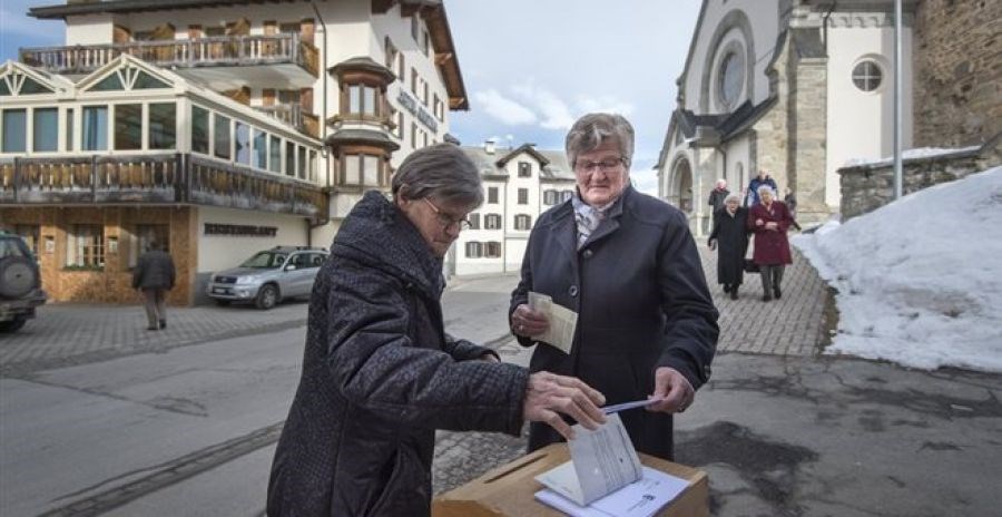 Οι Ελβετοί ψηφίζουν για το αν θα καταργήσουν τα τέλη για τη δημόσια ραδιοτηλεόραση