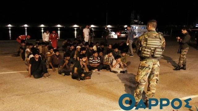 Εντοπίστηκε σκάφος με μετανάστες σε παραλία κοντά στην Κορώνη