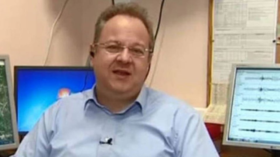 Ο Κώστας Παπαζάχος στο enikos.gr: Δεν εμπνέει ανησυχία η σεισμική δόνηση στην Αττική