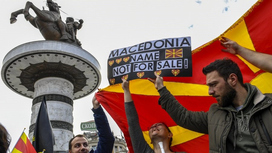 Χιλιάδες Σκοπιανοί στους δρόμους κατά της αλλαγής του ονόματος: Φώναζαν “είμαστε Μακεδόνες” – ΦΩΤΟ