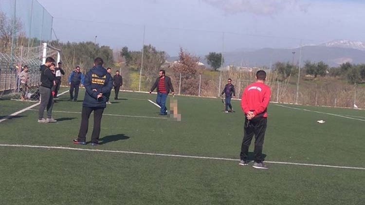 Κτηνωδία – Πέταξαν νεκρά σκυλιά σε γήπεδο – ΦΩΤΟ