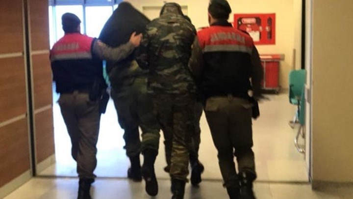 Tageszeitung: Η Τουρκία θέλει να χρησιμοποιήσει τους δύο Έλληνες ως ενέχυρο