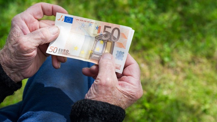 Ποιοι δικαιούνται αναδρομικά αύξηση συντάξεων από 44 έως 507 ευρώ τον μήνα