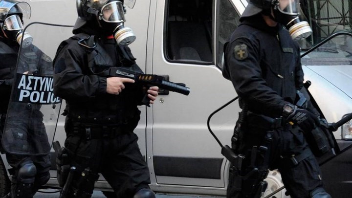 Μεγάλη επιχείρηση της Αντιτρομοκρατικής με προσαγωγές ακροδεξιών – Με την εξτρεμιστική οργάνωση «Combat 18 Hellas» τους συνδέει η ΕΛ.ΑΣ.