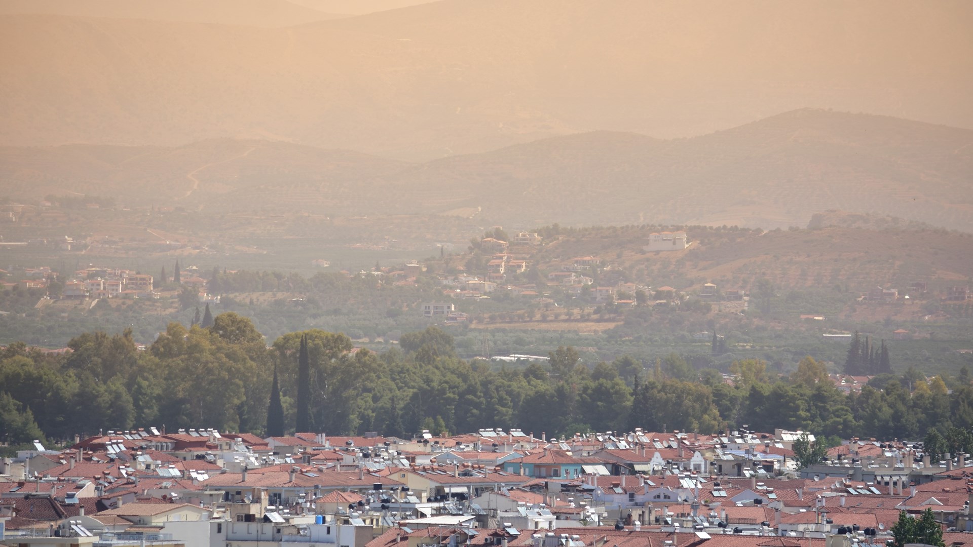 Αποπνικτική η ατμόσφαιρα από την αφρικανική σκόνη – Τι πρέπει να προσέξετε