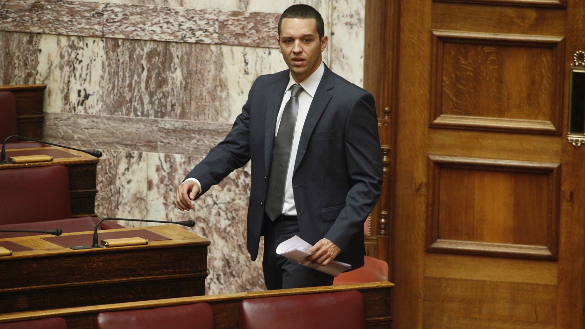 Ένταση στη Βουλή με πρωταγωνιστή τον Κασιδιάρη – Διεκόπη η συνεδρίαση