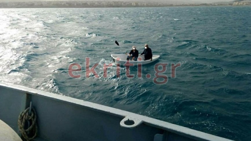 Καρέ – καρέ επιχείρηση διάσωσης του Λιμενικού- Σώοι οι επιβαίνοντες σε βάρκα που έπλεε ακυβέρνητη- ΦΩΤΟ