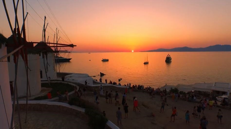 Δείτε το τρέιλερ του βραβευμένου ντοκιμαντέρ του Νίκου Μαστοράκη για τη Μύκονο – ΒΙΝΤΕΟ