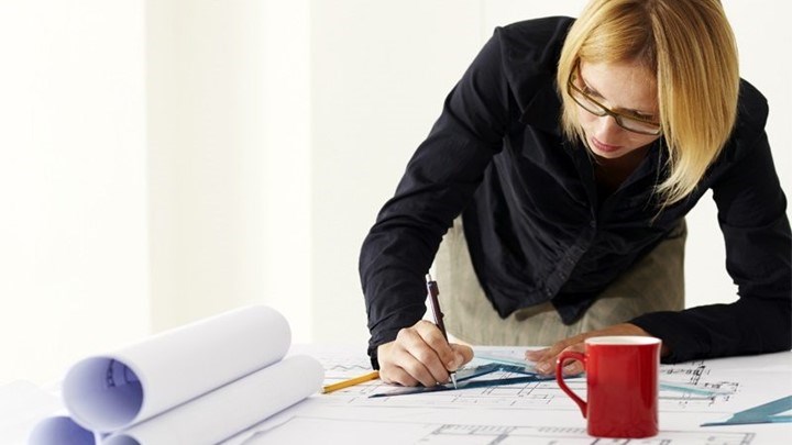 Μειώθηκε η ψαλίδα στις αποδοχές γυναικών – αντρών στην Ελλάδα