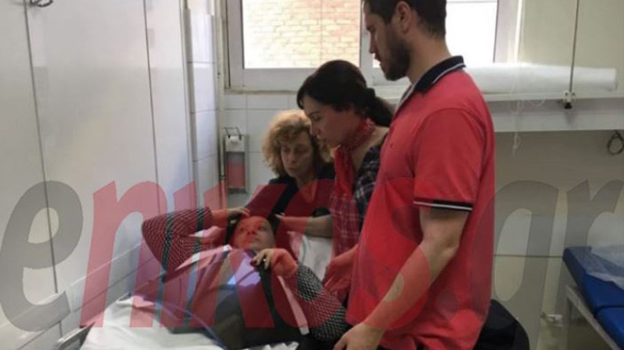 Αποκλειστική ΦΩΤΟ μέσα από το Λαϊκό νοσοκομείο – Αυτή είναι η γυναίκα που τραυματίστηκε στα επεισόδια για τους πλειστηριασμούς – ΤΩΡΑ