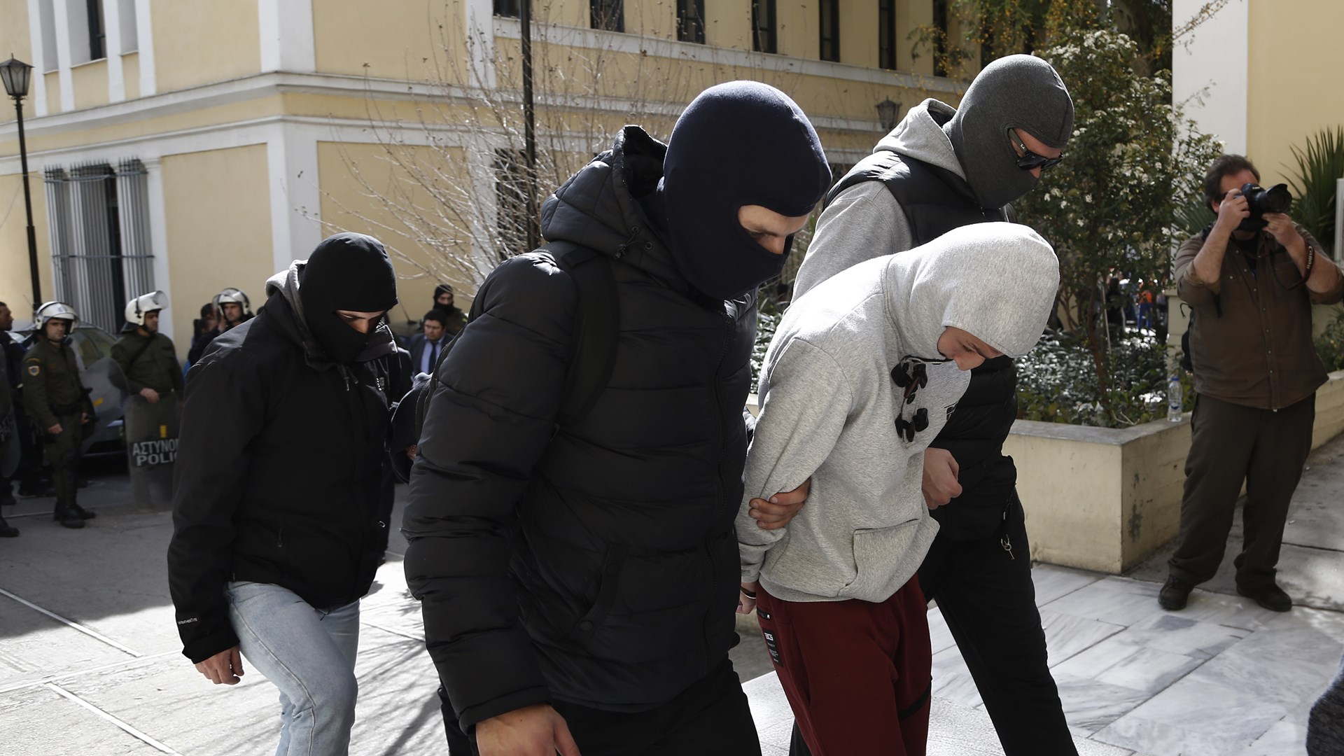 Κατηγορίες για κακουργήματα στους συλληφθέντες της ναζιστικής οργάνωσης Combat 18