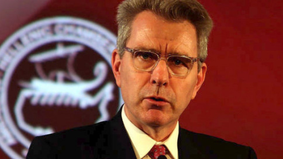 Τετ α τετ με νόημα Αποστολάκη – Αμερικανού πρέσβη – Όλο το παρασκήνιο