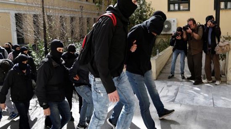 Αποκάλυψη: Πώς έφτασαν στα ίχνη της ναζιστικής οργάνωσης «Combat 18» – Το ανώνυμο τηλεφώνημα, ο αρχηγός «Τσαμπ» και ο υπερκοριός της ΕΥΠ