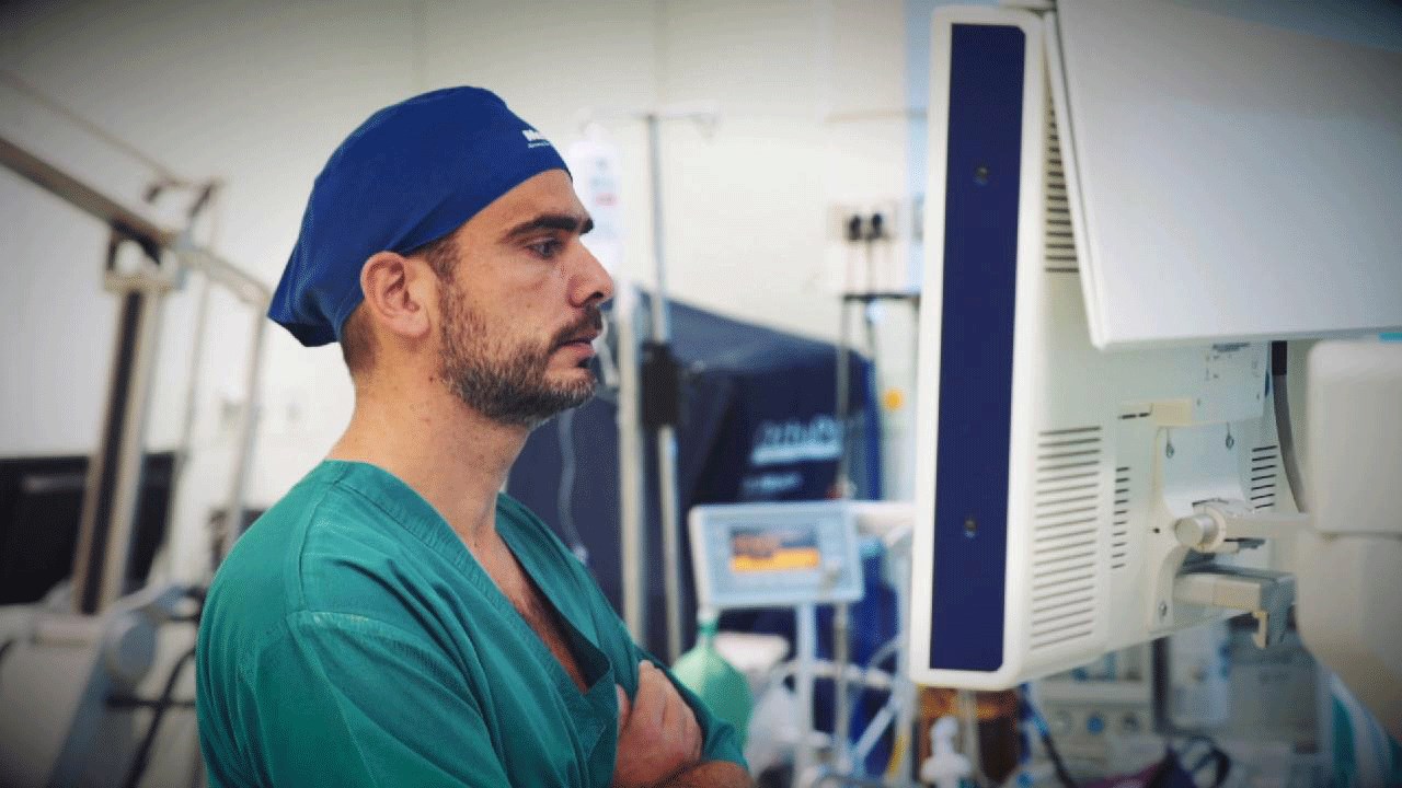 Ο καθηγητής Νευροχειρουργικής Β. Βουγιούκας στον Realfm 97,8 για την Απεικονιστικά Καθοδηγούμενη Νευροχειρουργική