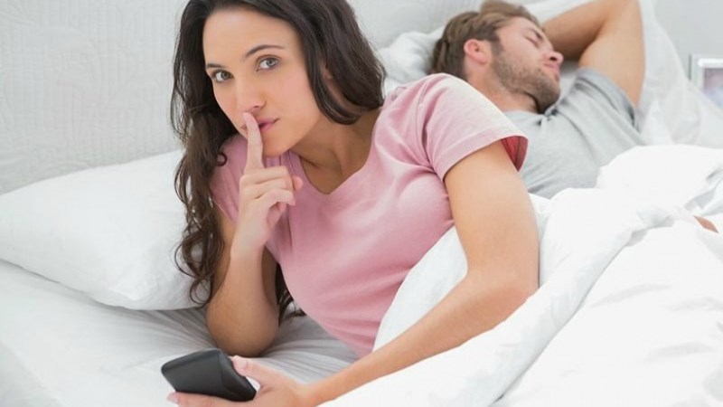 Αυτά τα επαγγέλματα κάνουν οι γυναίκες που απατούν  πιο συχνά