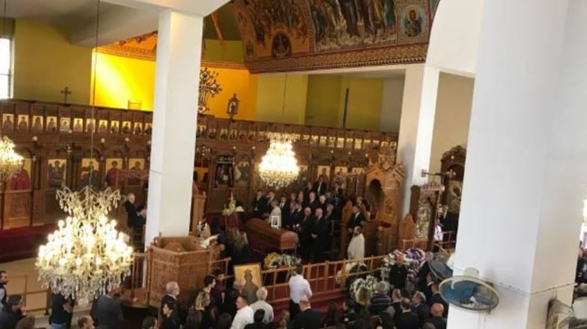 Το τελευταίο αντίο στον Κωστάκη Κουτσοκούμνη – ΦΩΤΟ