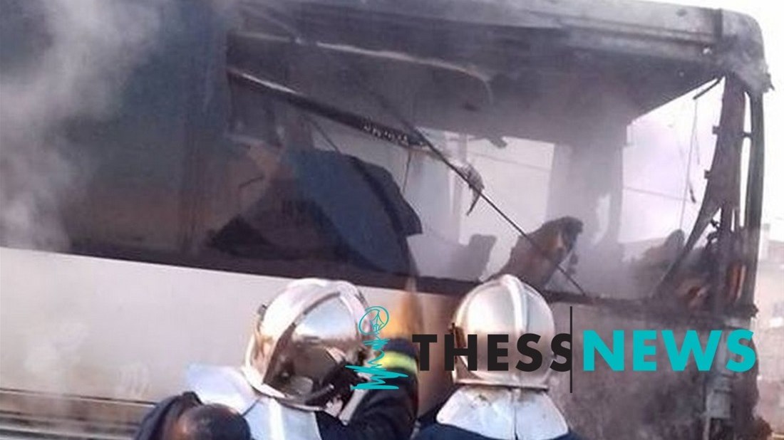 Στις φλόγες τυλίχτηκε τουριστικό λεωφορείο στη Θεσσαλονίκη – ΒΙΝΤΕΟ