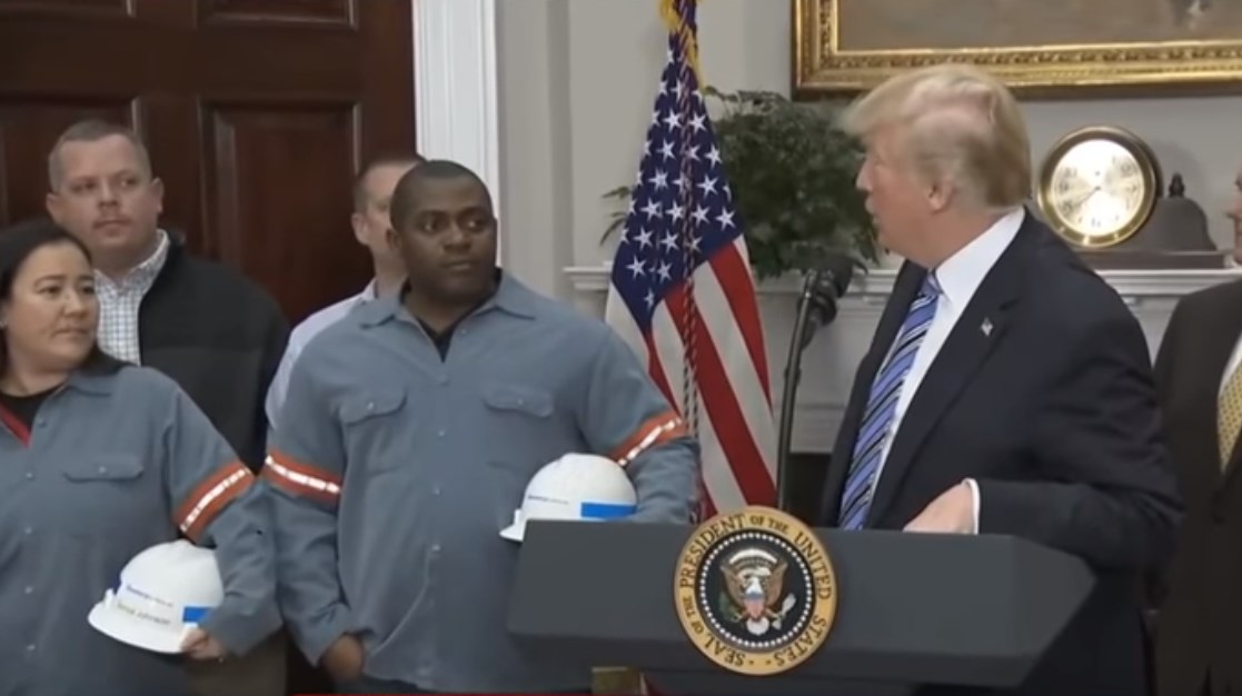 Φόβοι για εμπορικό πόλεμο μετά την απόφαση Τραμπ να επιβάλλει δασμούς σε εισαγόμενο χάλυβα και αλουμίνιο – Οι πρώτες αντιδράσεις – ΒΙΝΤΕΟ