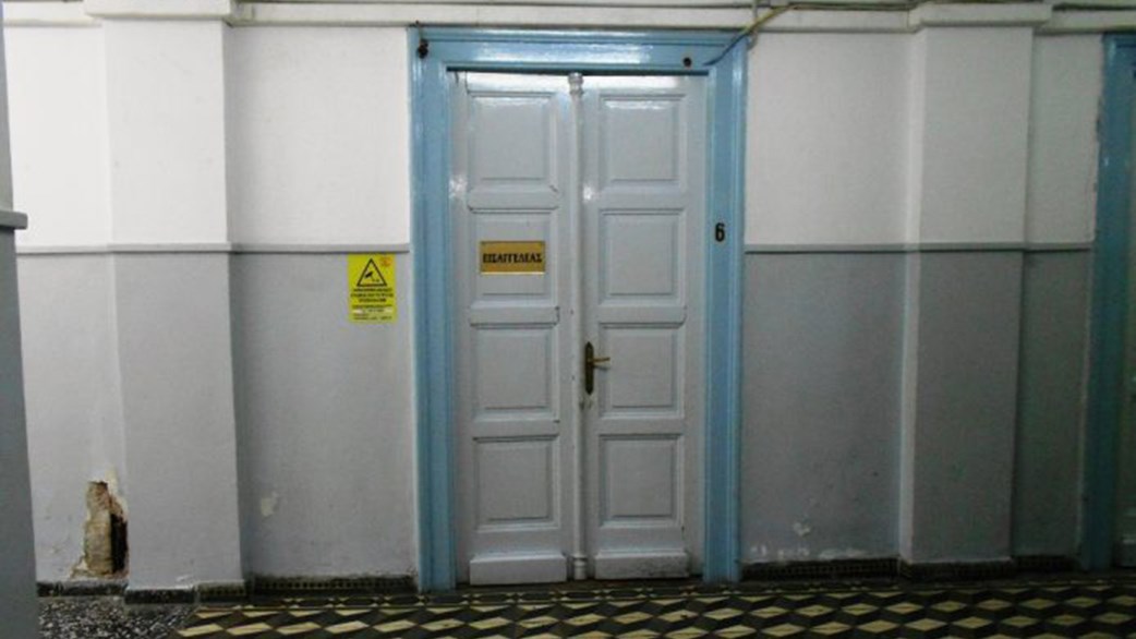 Πήγε να πουλήσει εικόνες σε εισαγγελέα με αποδεικτικό έγγραφο… μια εξέταση ούρων