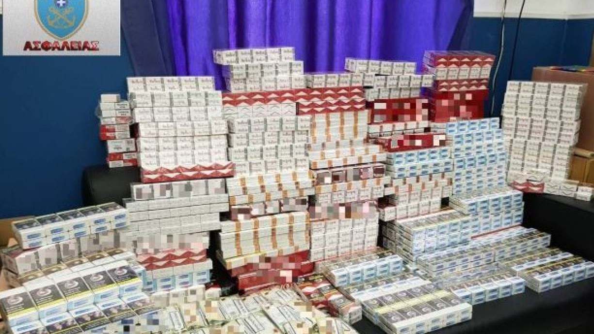 Συλλήψεις για μεταφορά λαθραίων τσιγάρων στη Σαλαμίνα