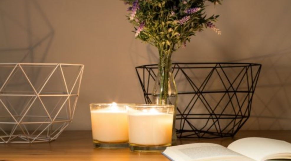 Δείτε για ποιο λόγο πρέπει να βάλετε το καμένο κερί σας στην κατάψυξη – ΒΙΝΤΕΟ