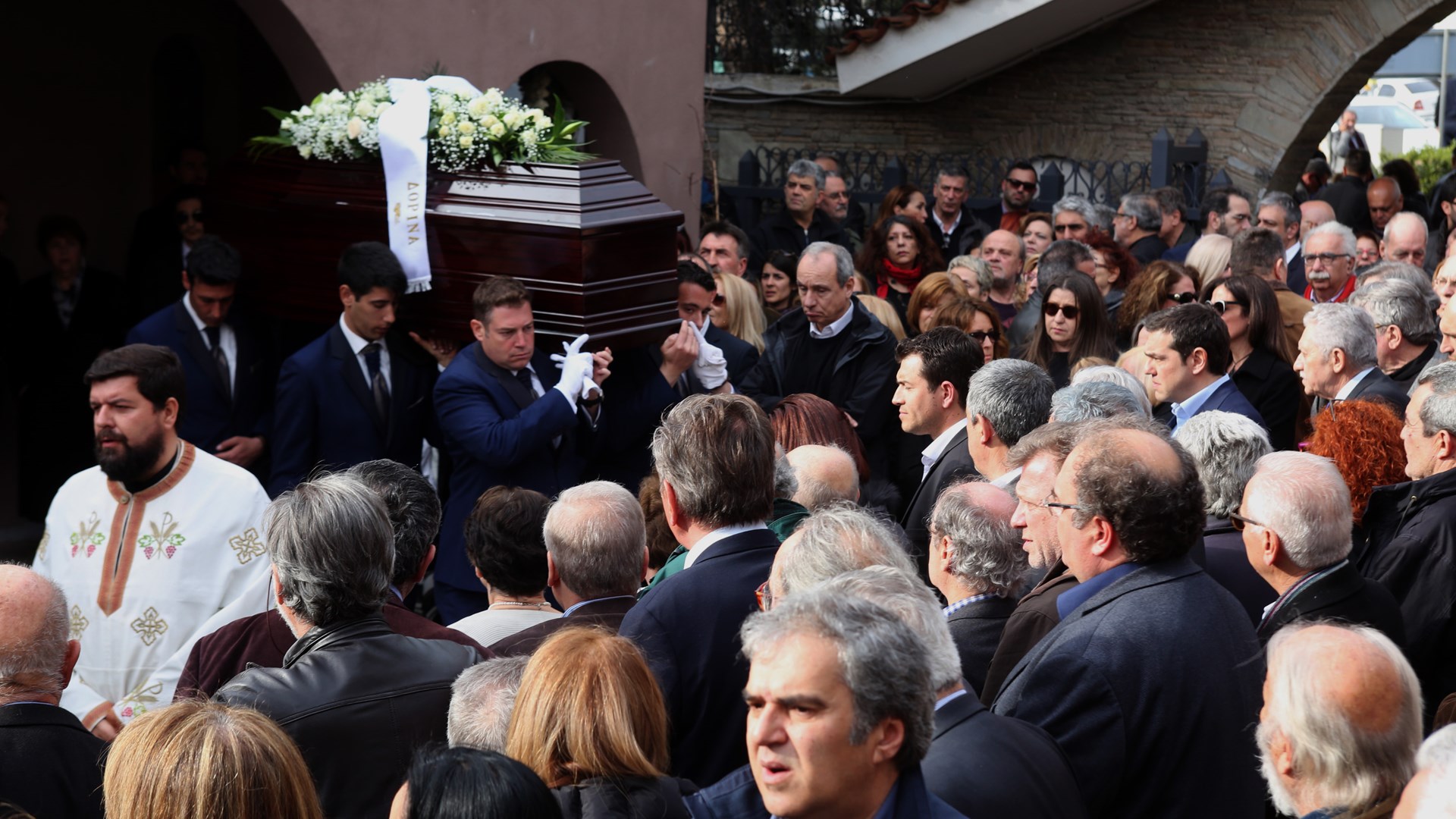 Σε κλίμα οδύνης το τελευταίο αντίο στον δημοσιογράφο Βασίλη Μουλόπουλο – ΦΩΤΟ