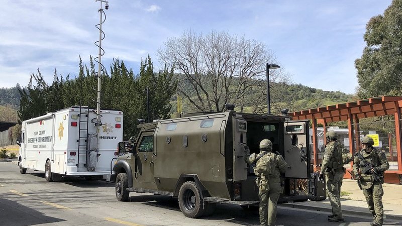 Σε εξέλιξη η ομηρία στη Στέγη Βετεράνων στην Καλιφόρνια – ΦΩΤΟ ΚΑΙ ΒΙΝΤΕΟ