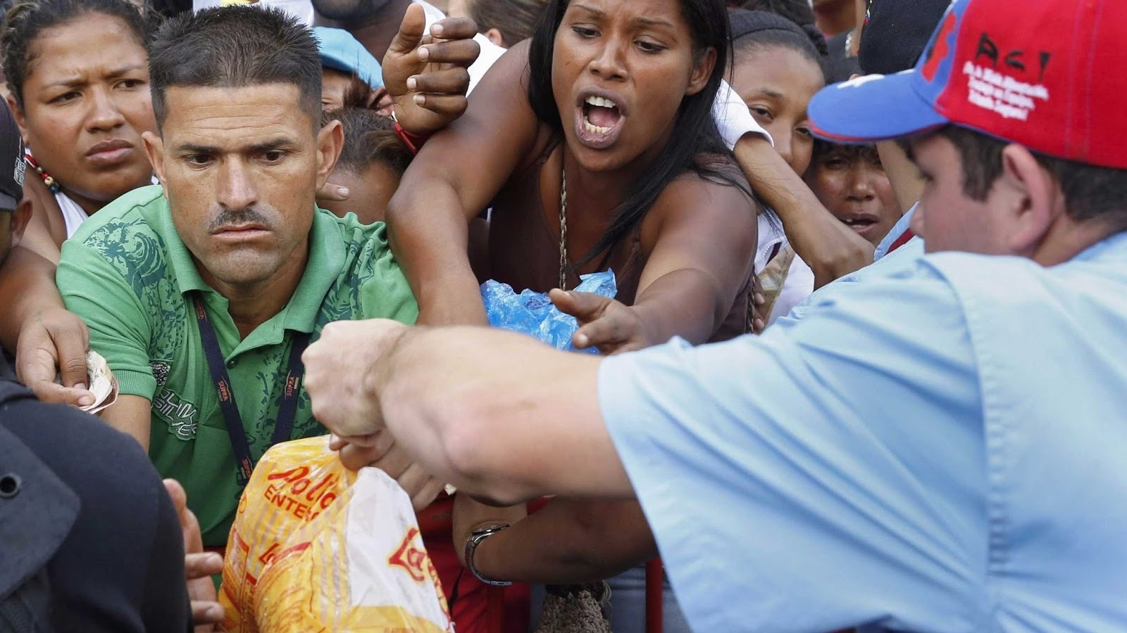 Γνωστοί ακτιβιστές καταδικάζουν τις κυρώσεις που επιβάλλουν οι ΗΠΑ και ο Καναδάς στη Βενεζουέλα