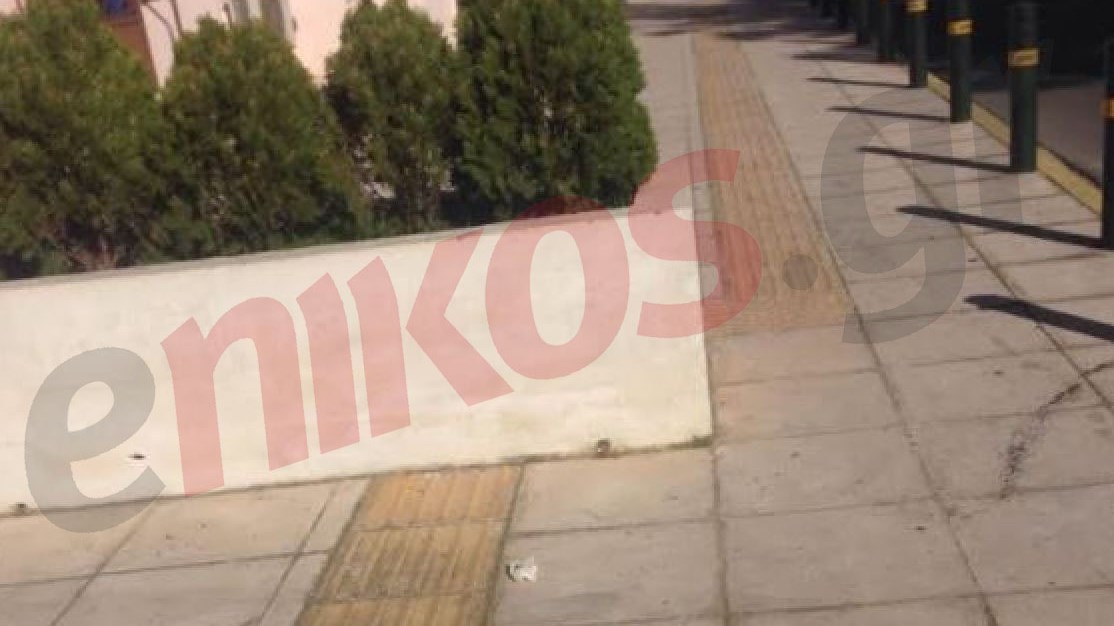 Έχτισαν παρτέρι πάνω στον οδηγό όδευσης τυφλών – ΦΩΤΟ αναγνώστη