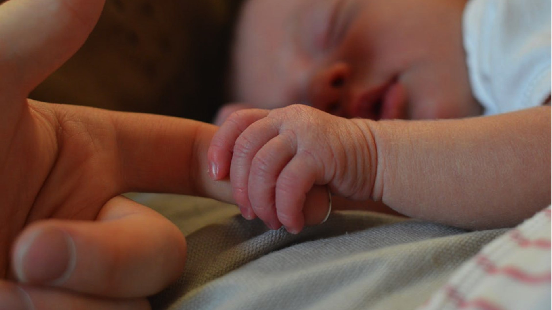 Τραγωδία: Μητέρα ξεψύχησε ενώ θήλαζε το 9 ημερών μωρό της