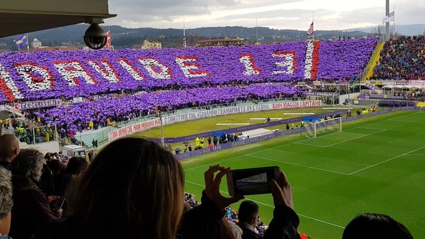 Ράγισαν καρδιές –  Σταμάτησαν όλοι στο 13ο λεπτό για να χειροκροτήσουν τον Αστόρι – BINTEO