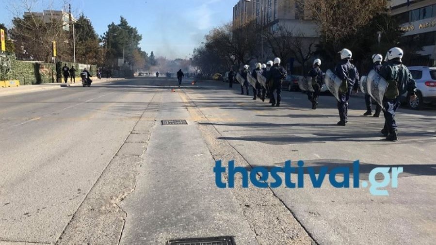 Επεισόδια μεταξύ οπαδών του ΠΑΟΚ και αστυνομικών – ΒΙΝΤΕΟ