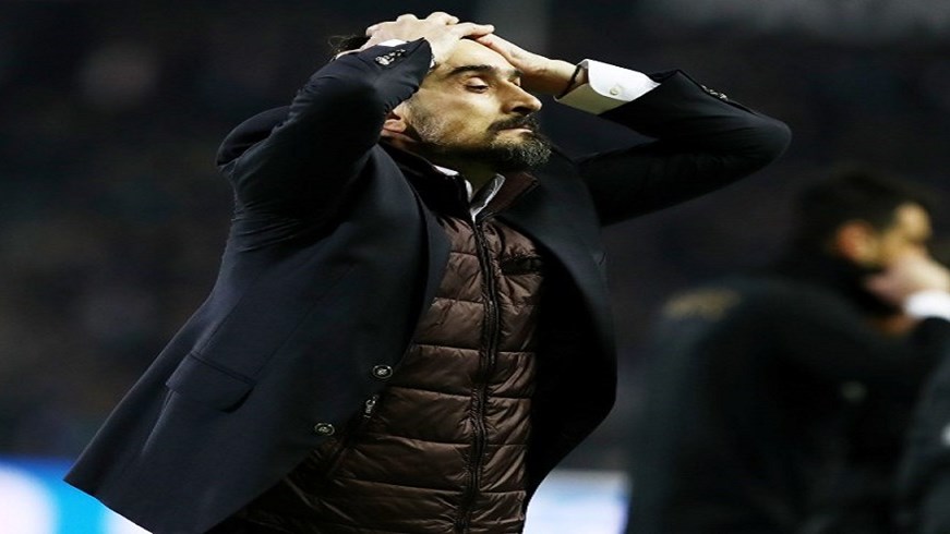 Τράβαγε τα μαλλιά του ο Λυμπερόπουλος στη μεγάλη ευκαιρία του Αραούχο – ΦΩΤΟ