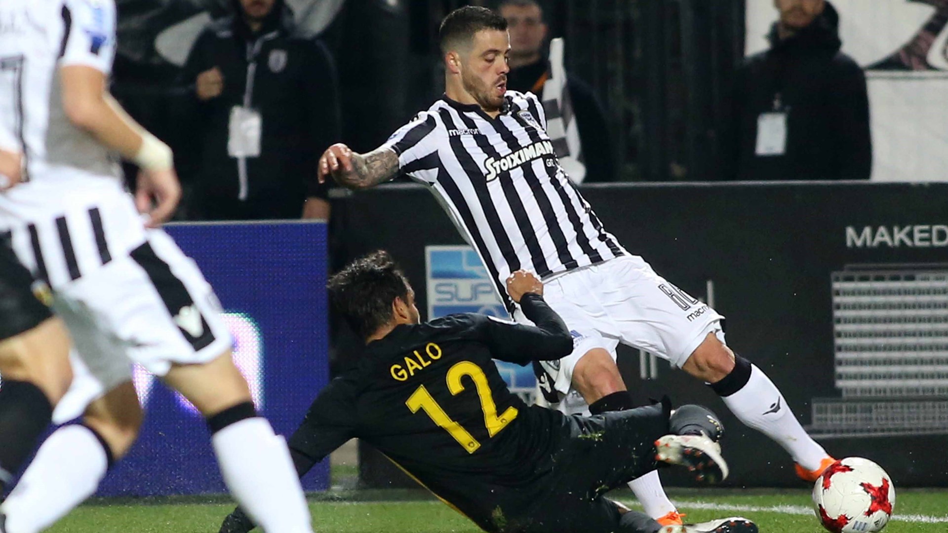 Διακοπή στο ΠΑΟΚ – ΑΕΚ – Ακυρώθηκε γκολ του Βαρέλα στο 90′ – ΤΩΡΑ