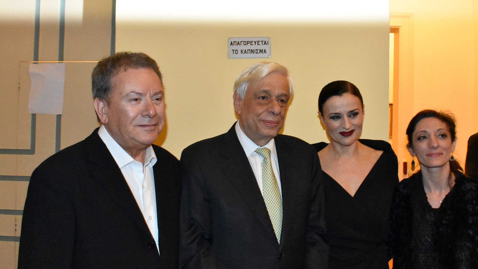 Ο Προκόπης Παυλόπουλος στην παράσταση «Ο Γκάτσος που αγάπησα» – ΦΩΤΟ