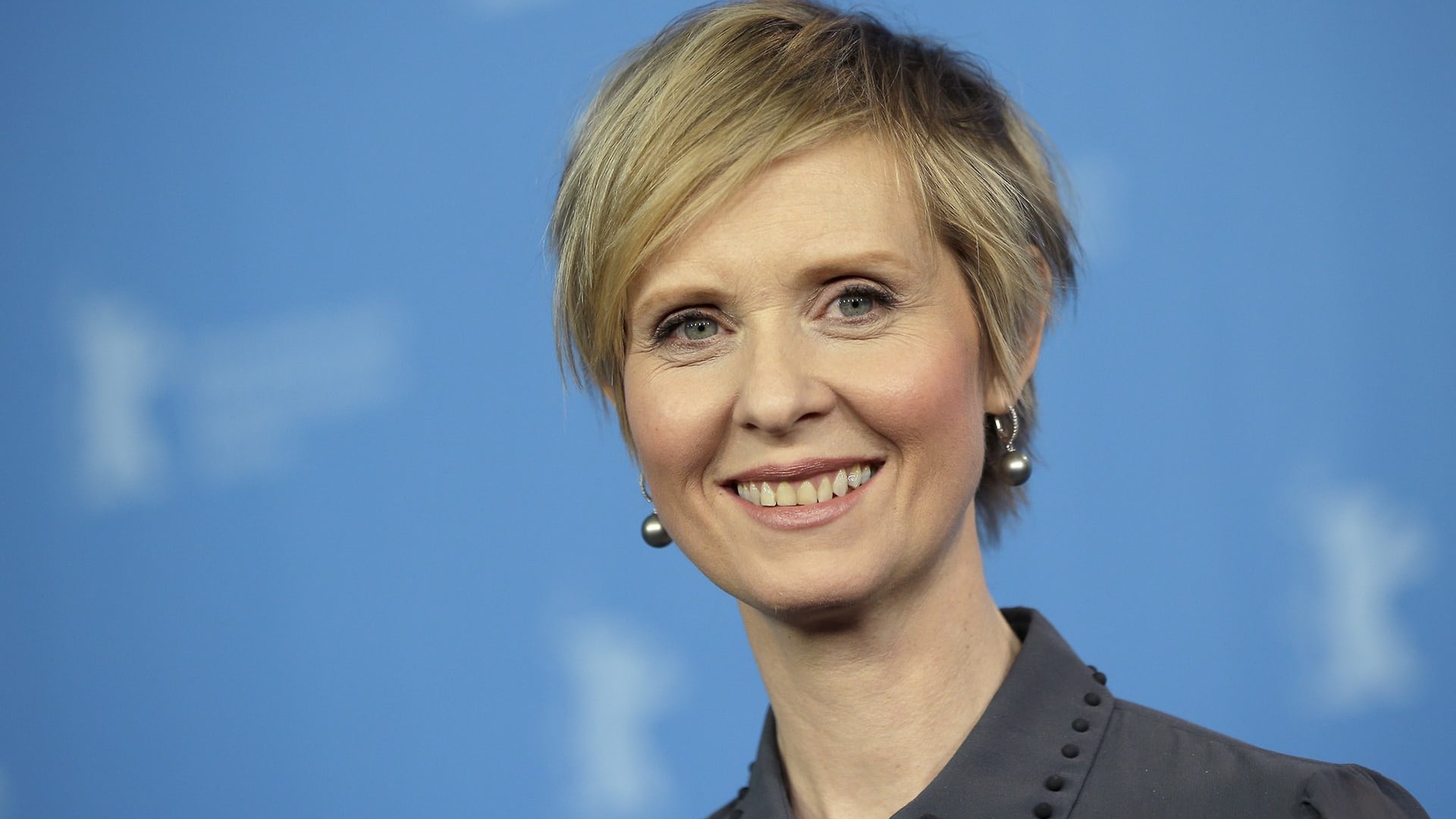 Η Μιράντα από το “Sex and the City” πάει για… κυβερνήτης της Νέας Υόρκης