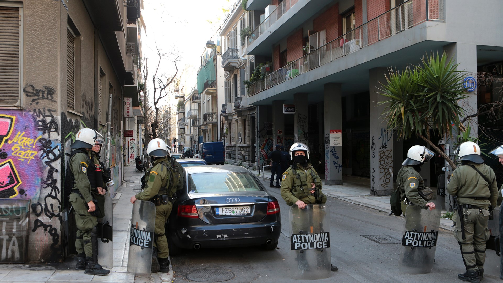 Αστυνομική επιχείρηση για την εκκένωση κτιρίων που τελούν υπό κατάληψη – 12 προσαγωγές