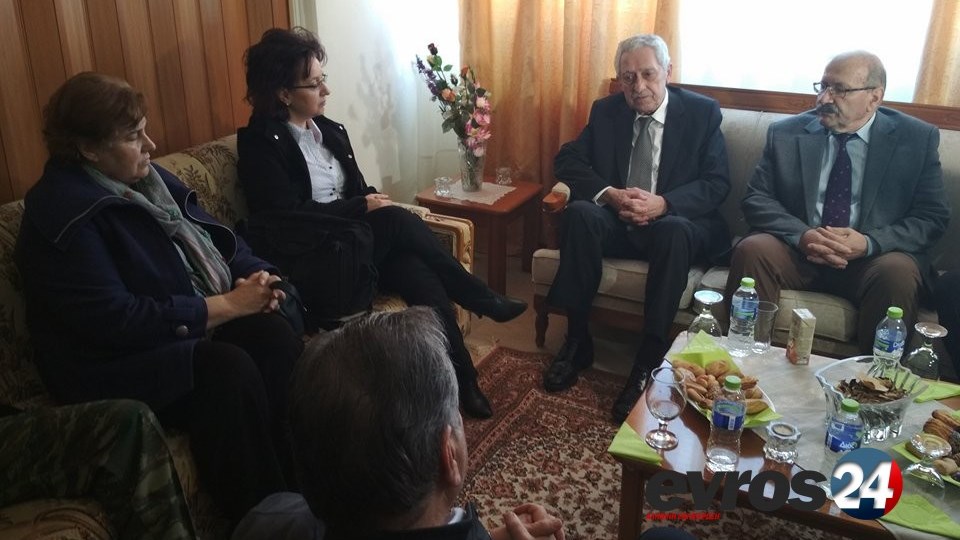 Με τους γονείς των δύο Ελλήνων στρατιωτικών συναντήθηκε ο Κουβέλης – ΦΩΤΟ