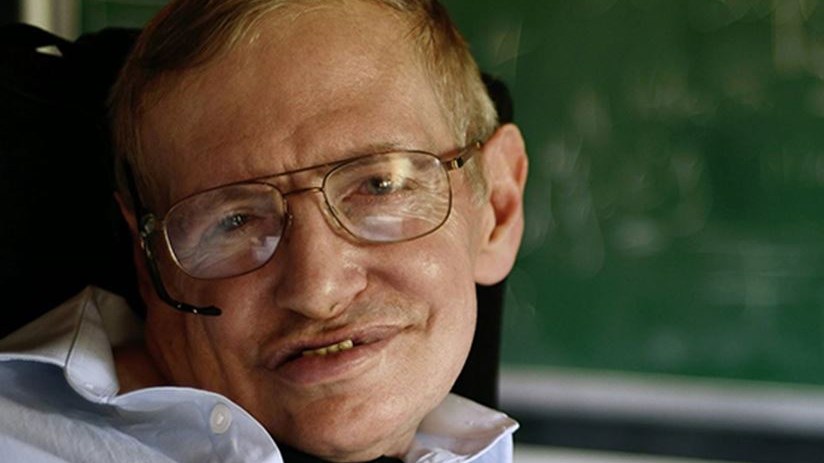 Παγκόσμια θλίψη για τον Στίβεν Χόκινγκ – Το σπουδαίο έργο του, οι γυναίκες  της ζωής του και η σπάνια ασθένεια από την οποία έπασχε