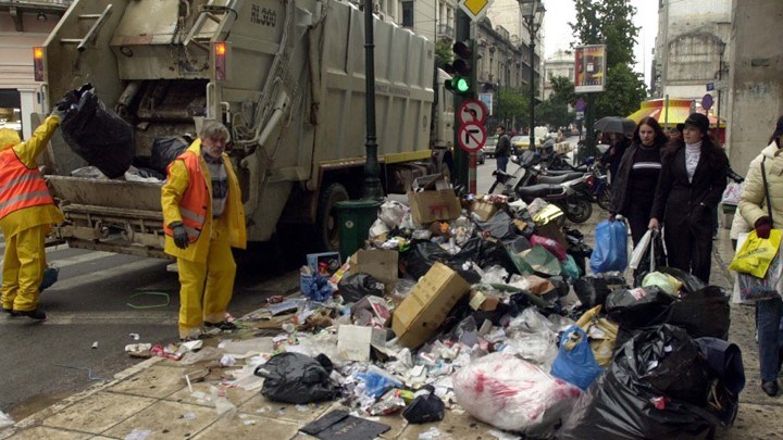 “Bαρέα” στο Δημόσιο: Αύξηση του ορίου συνταξιοδότησης στα 67 έτη από 62