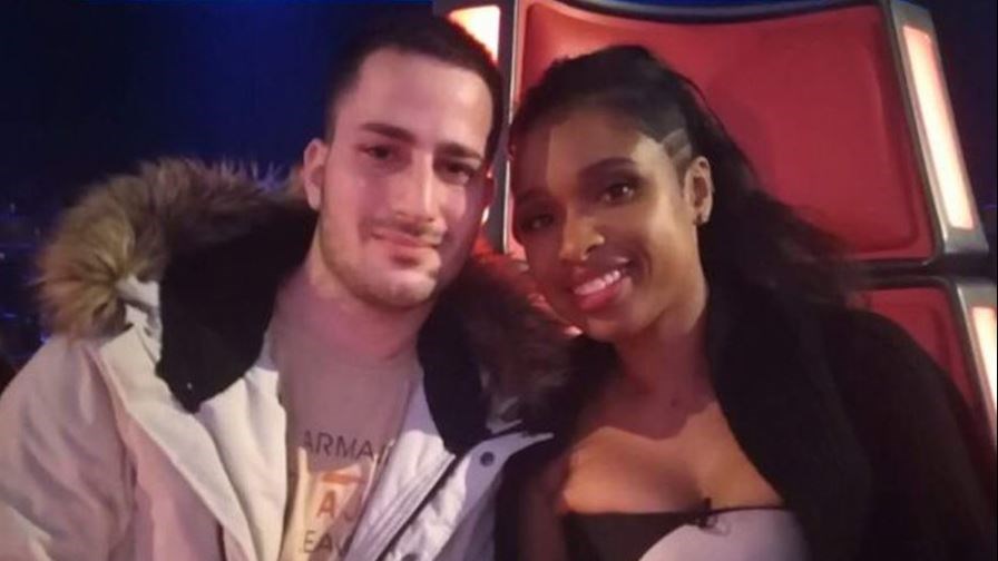 Από το Αγρίνιο βρέθηκε στο… βρετανικό The Voice για να συναντήσει την Τζένιφερ Χάντσον – ΒΙΝΤΕΟ – ΦΩΤΟ