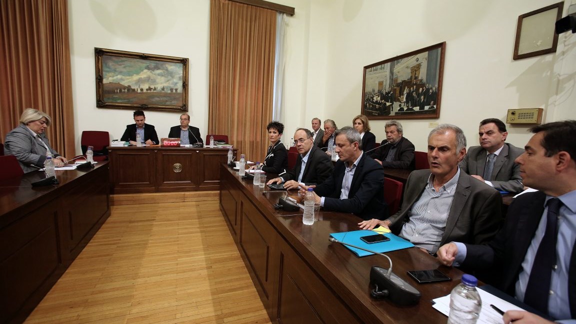 Ένταση στην Εξεταστική μετά την απόρριψη του αιτήματος της συζύγου του Στουρνάρα να καταθέσει