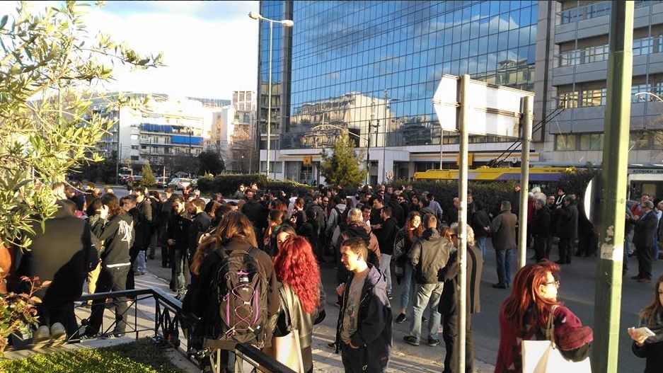 Εικόνες από τη συγκέντρωση διαμαρτυρίας της ΛΑΕ έξω από τη ΓΑΔΑ – ΦΩΤΟ – ΤΩΡΑ