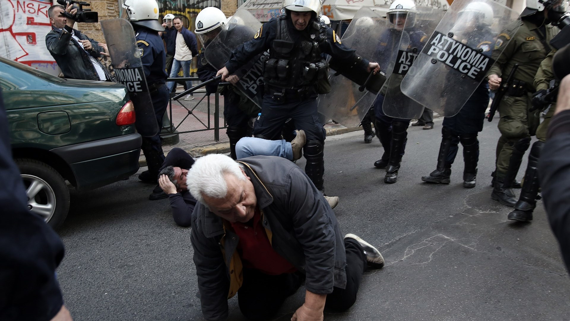Αυτή είναι η ανακοίνωση της ΓΑΔΑ για τα βίαια επεισόδια στο συμβολαιογραφείο