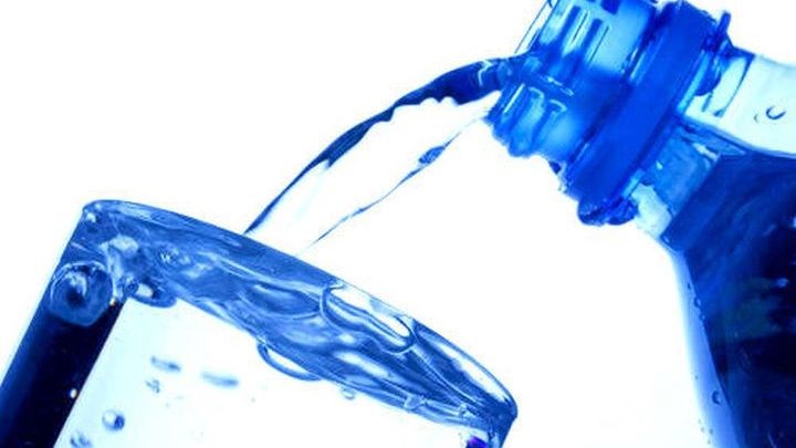 Έρευνα αποκαλύπτει – Το εμφιαλωμένο νερό περιέχει μικροσκοπικά κομμάτια πλαστικού