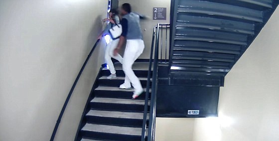 Σοκαριστικές εικόνες: Παίκτης του μπέιζμπολ ξυλοφορτώνει με μανία την κοπέλα του – ΒΙΝΤΕΟ