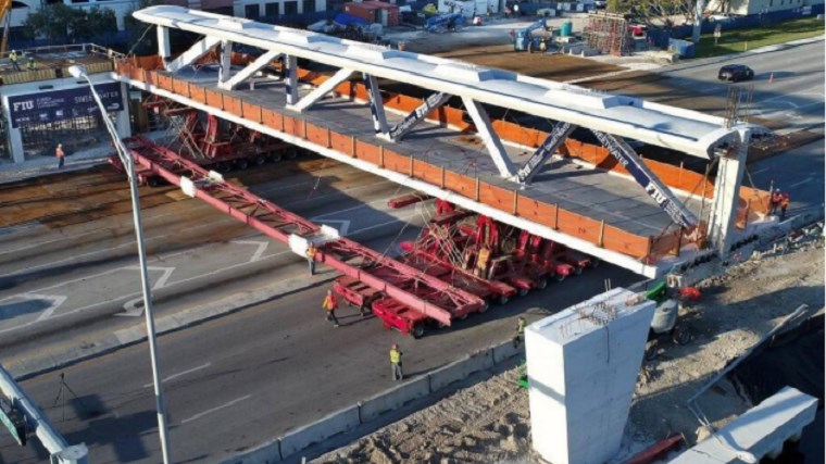 Η πεζογέφυρα που κατέρρευσε στο Μαϊάμι χτίστηκε μέσα σε… ένα πρωί – ΒΙΝΤΕΟ