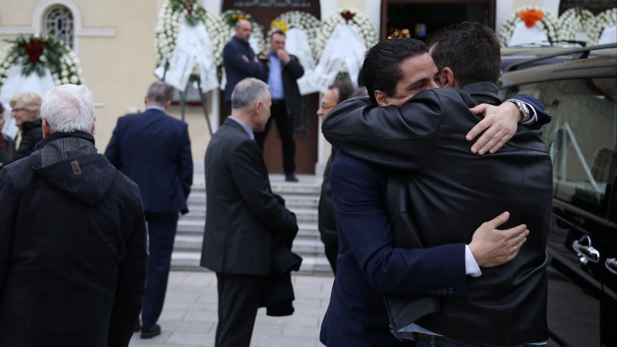 Σε κλίμα οδύνης το τελευταίο αντίο στον Σάββα Σφαιρόπουλο – ΦΩΤΟ