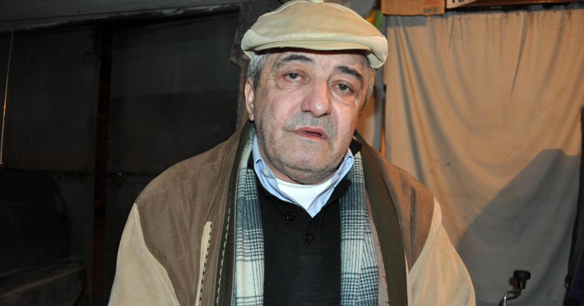 Βγαλμένο από τις σελίδες του Κάφκα: 63χρονος Ρουμάνος πασχίζει να αποδείξει ότι είναι ζωντανός – ΒΙΝΤΕΟ