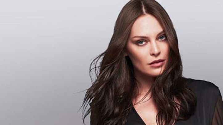 Δείτε την Υβόννη Μπόσνιακ… ξανθιά – ΦΩΤΟ